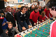 Luca Toni am Freitag auf dem Stand der Emilia Romagna (Foto:Martin Schmitz)